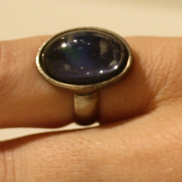 Juicy Couture Jewelry - Vintage mood ring silver color changing retro 70s